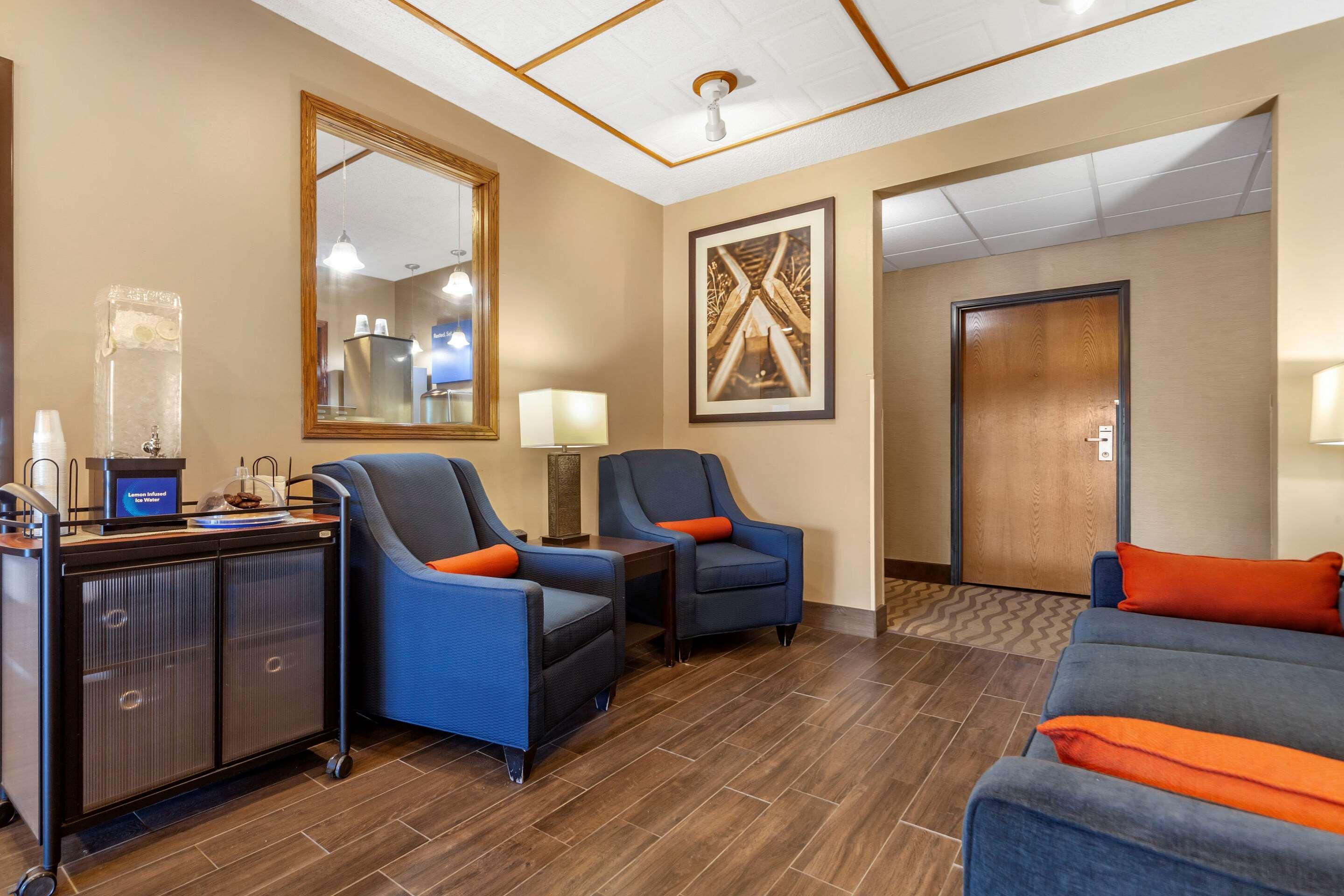 Comfort Inn Валентайн Экстерьер фото
